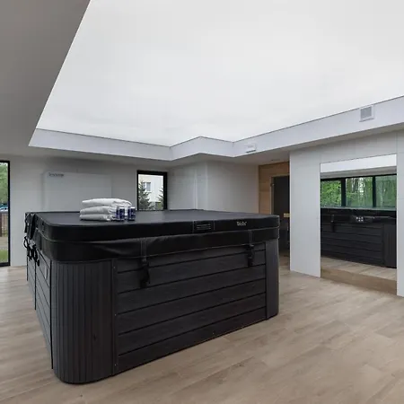 Luxurious Little Laguna & Gym By Renters Prestige 4*